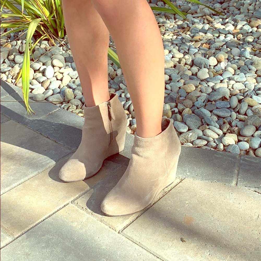 Dolce vita suede bootie, size 7
